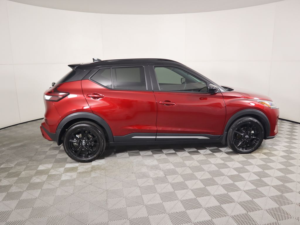 Thumbnail: 2023 Nissan Kicks - 4