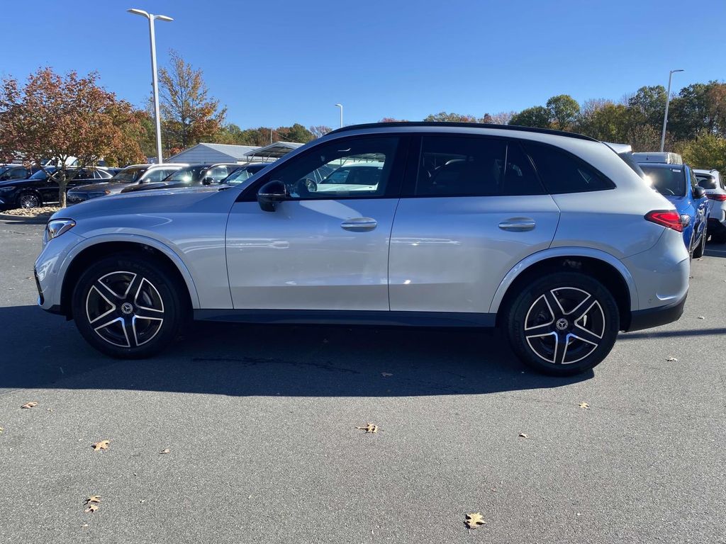 2025 Mercedes-Benz GLC 300 8