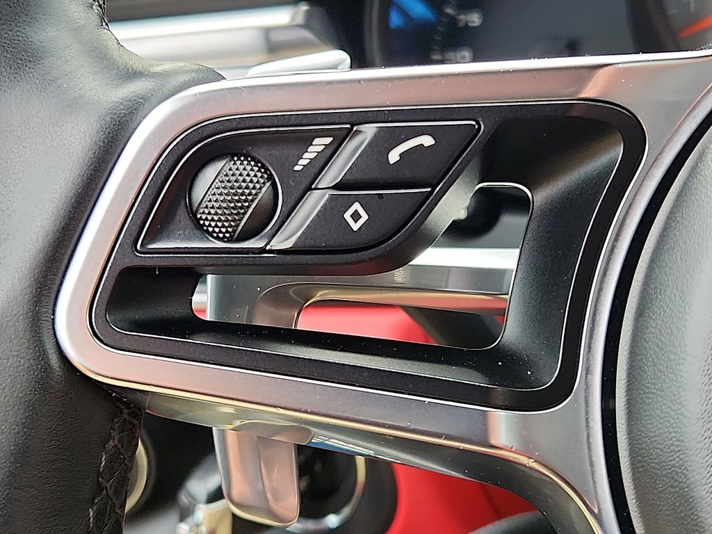 Thumbnail: 2015 Porsche Macan - 21