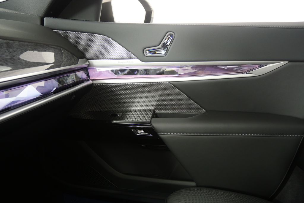 Thumbnail: 2025 BMW 7 Series - 26