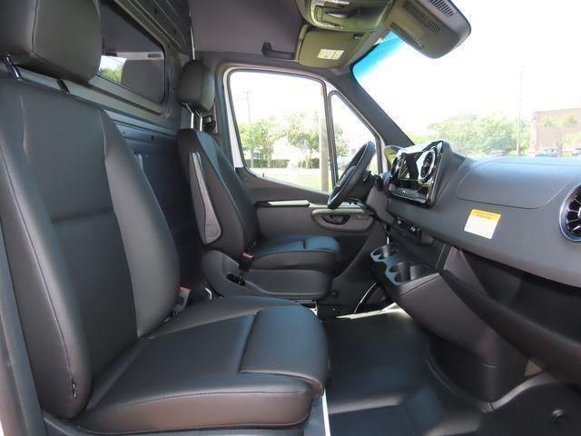 2024 Mercedes-Benz Sprinter 2500 9