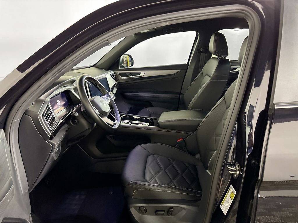 2025 Volkswagen Atlas Cross Sport 2.0T SE w/Technology