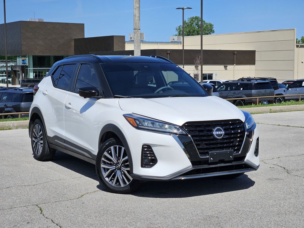 Aspen White 2023 Nissan Kicks SR FWD SUV / Crossover Front-Wheel Drive Continuously Variable Transmission