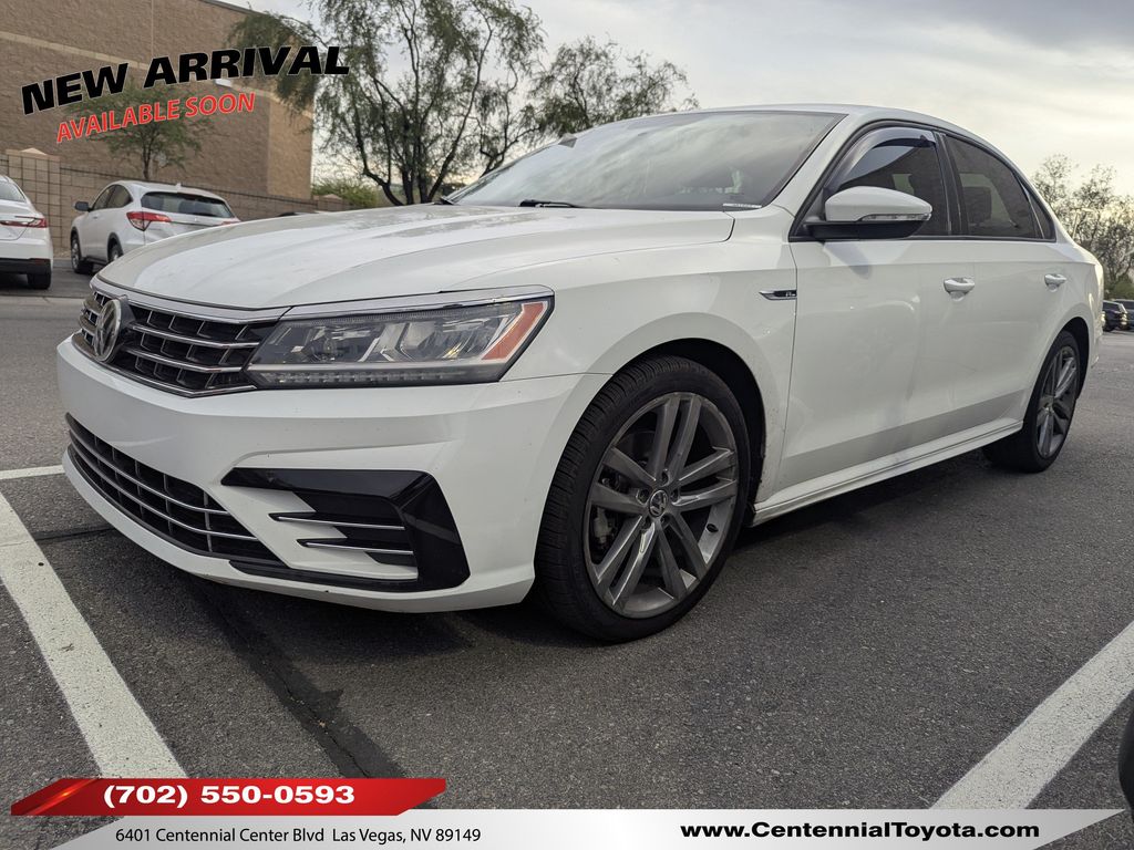 2018 Volkswagen Passat 2.0T R-Line Auto's photo