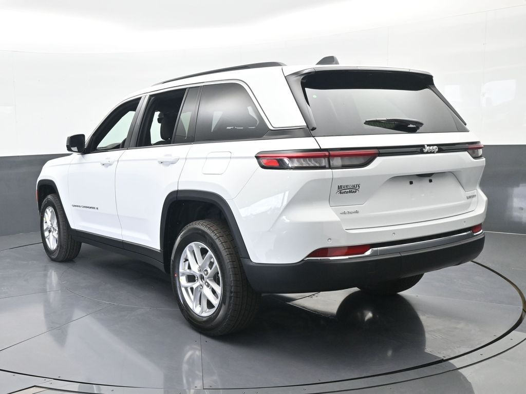 New 2026 Bright White Clearcoat Jeep Laredo image 4