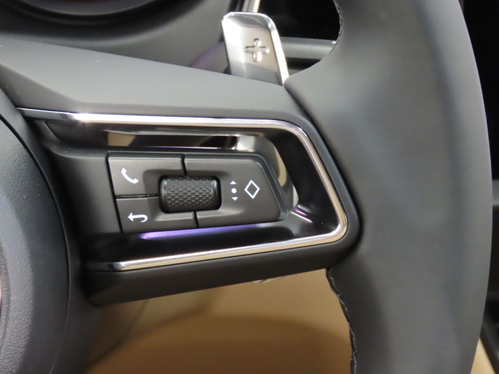 Thumbnail: 2026 Porsche Macan - 21