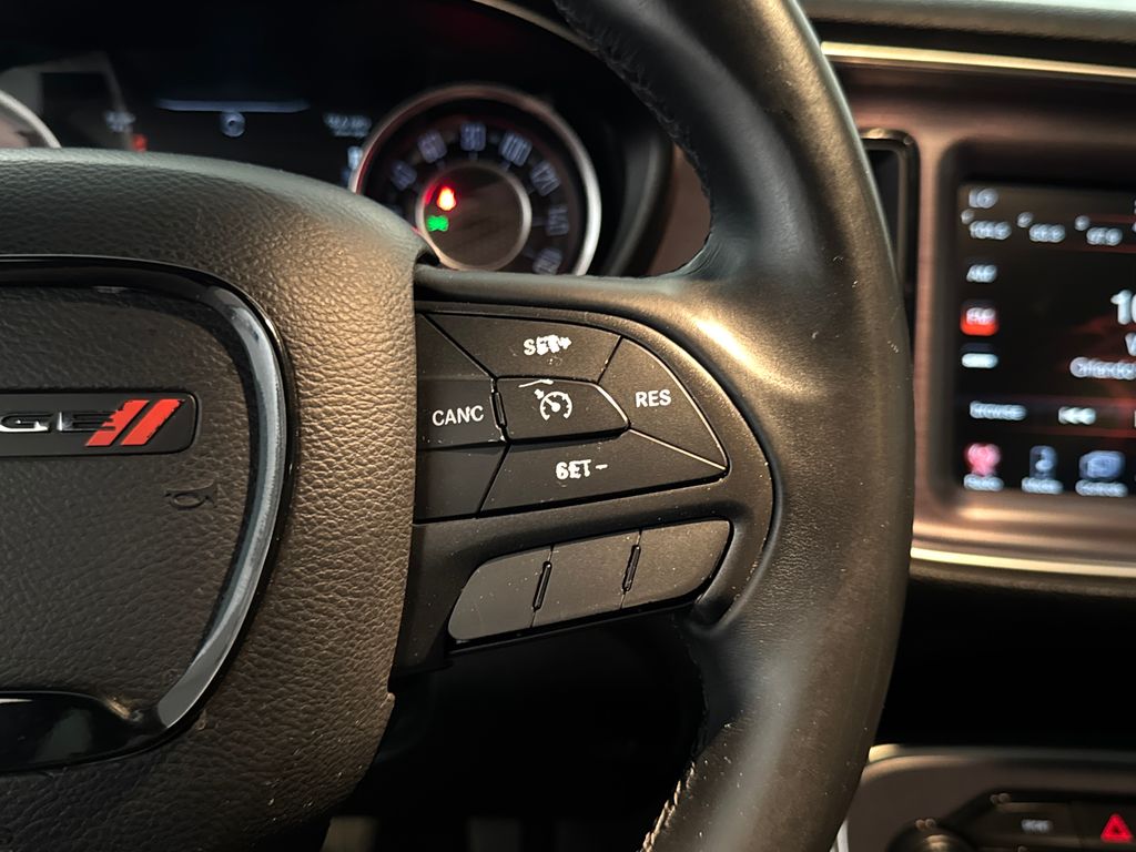 Used 2016 White Dodge SXT image 21