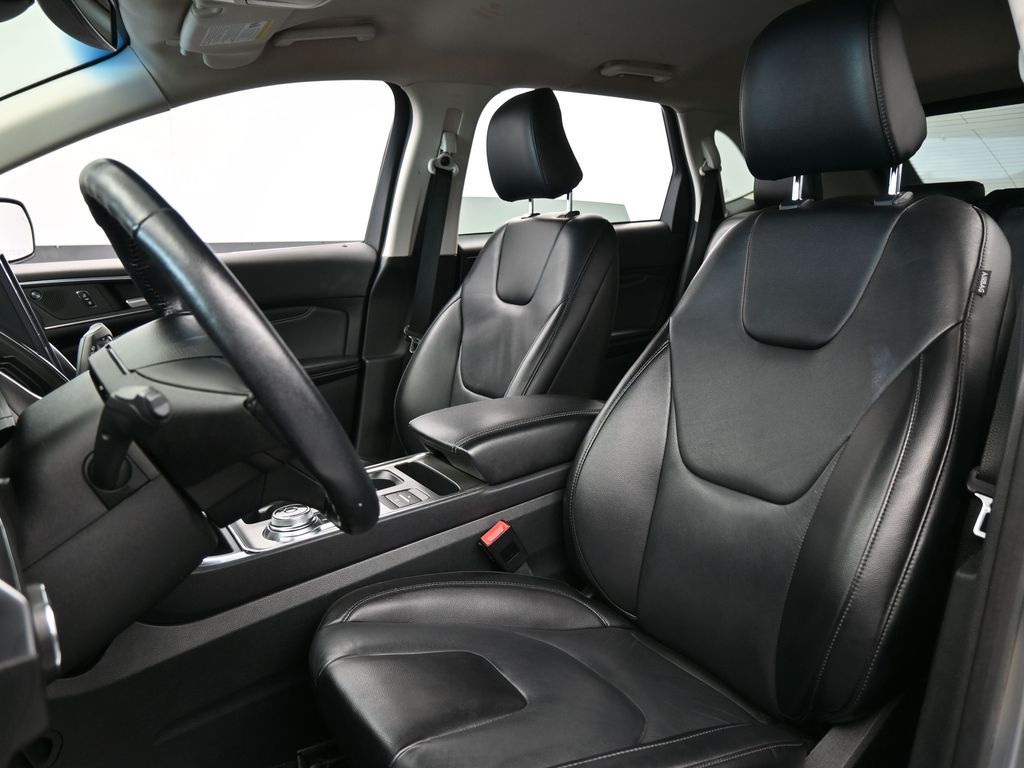 Used 2022 Silver Metallic Ford Titanium image 10