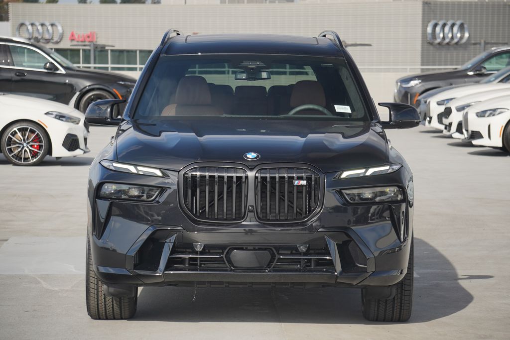 2025 BMW X7 M60i 2