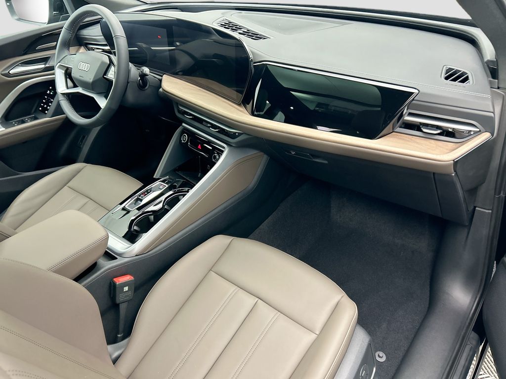 Thumbnail: 2025 Audi Q5 - 16