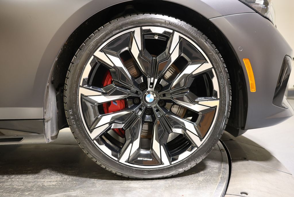 Thumbnail: 2024 BMW 5 Series - 14