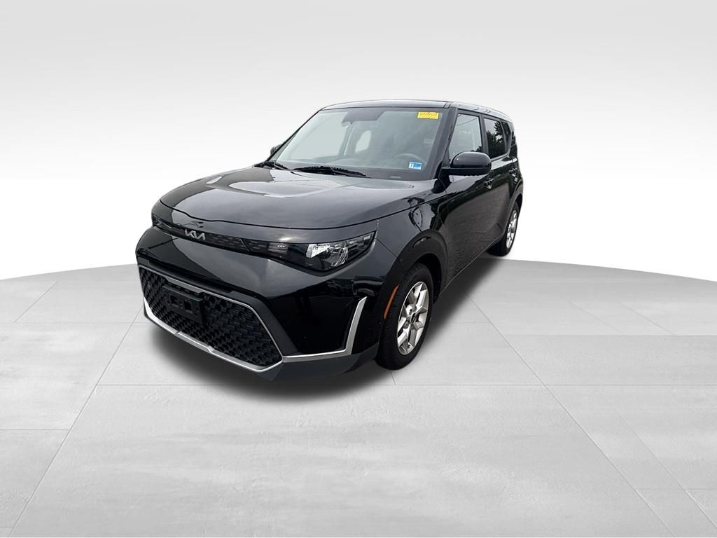Used 2023 Black Kia S image 3