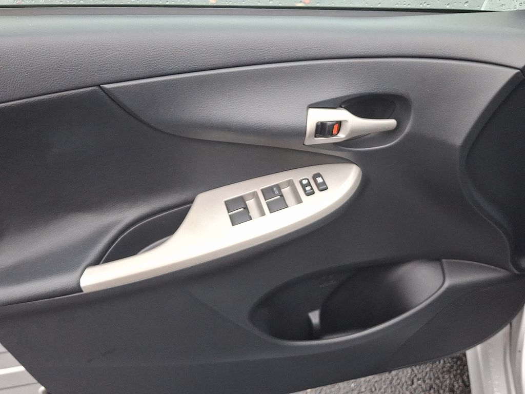 Thumbnail: 2012 Toyota Corolla - 13