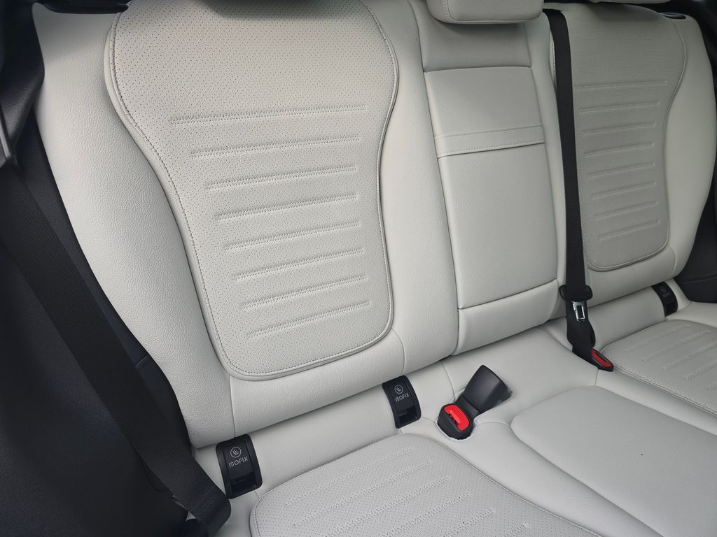 New 2027 White Mercedes-Benz GLC 300 image 22