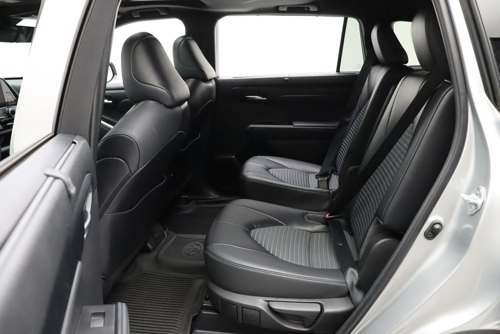 2023 Toyota Highlander XSE 19
