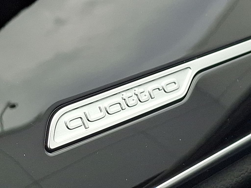 Thumbnail: 2022 Audi S8 - 25