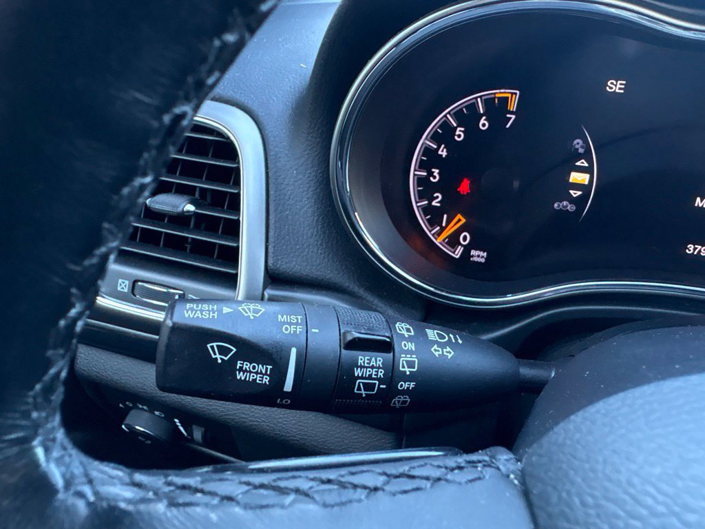 Used 2020 White Jeep Altitude image 30