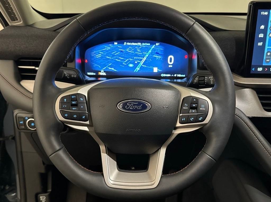 2025 Ford Explorer photo 6