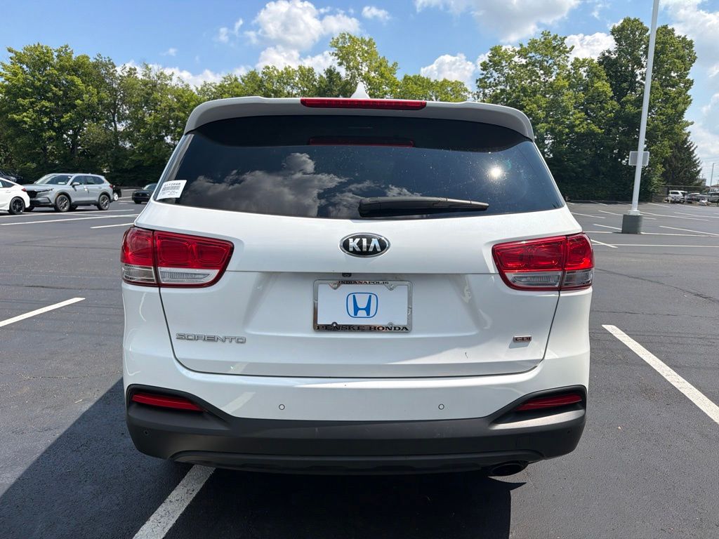 Thumbnail: 2016 Kia Sorento - 4
