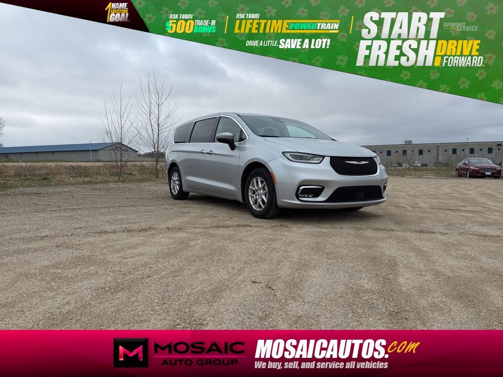Used 2023 Chrysler Pacifica Touring L Vans