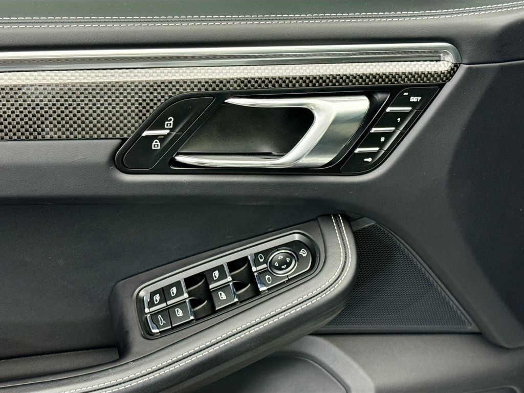 Thumbnail: 2024 Porsche Macan - 24