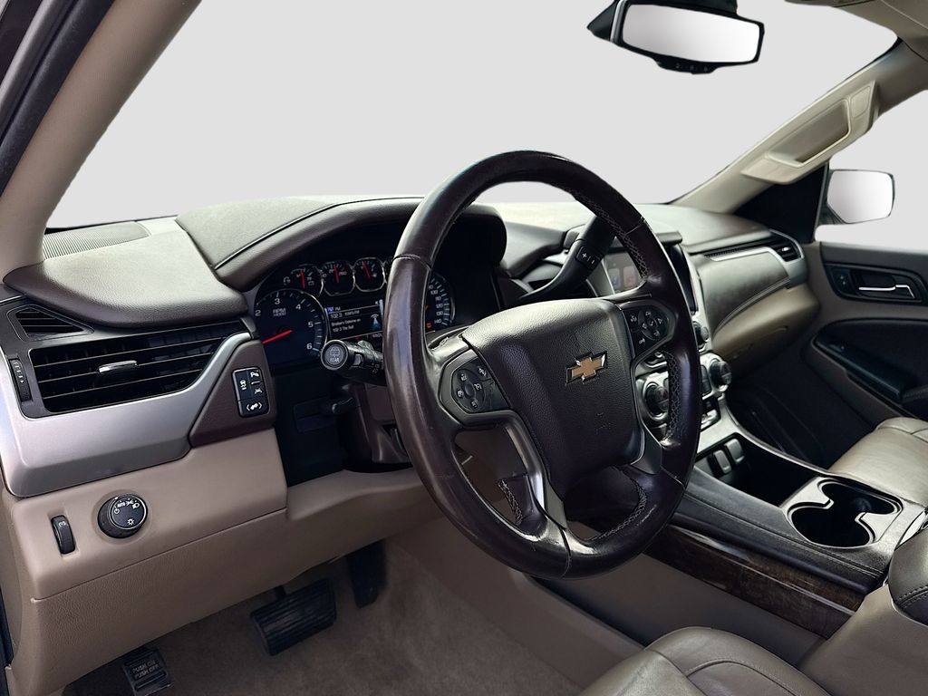 2019 Chevrolet Suburban LT - Photo 7