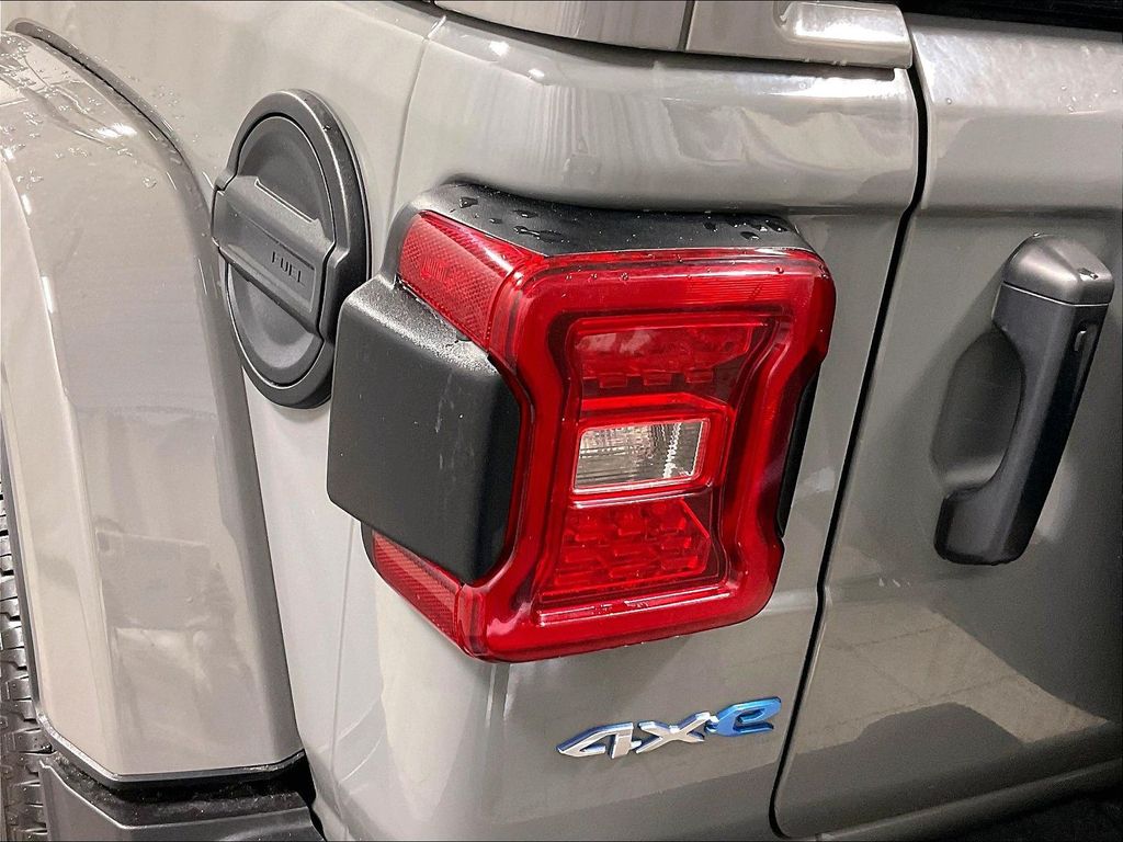 2023 Jeep Wrangler — photo 33