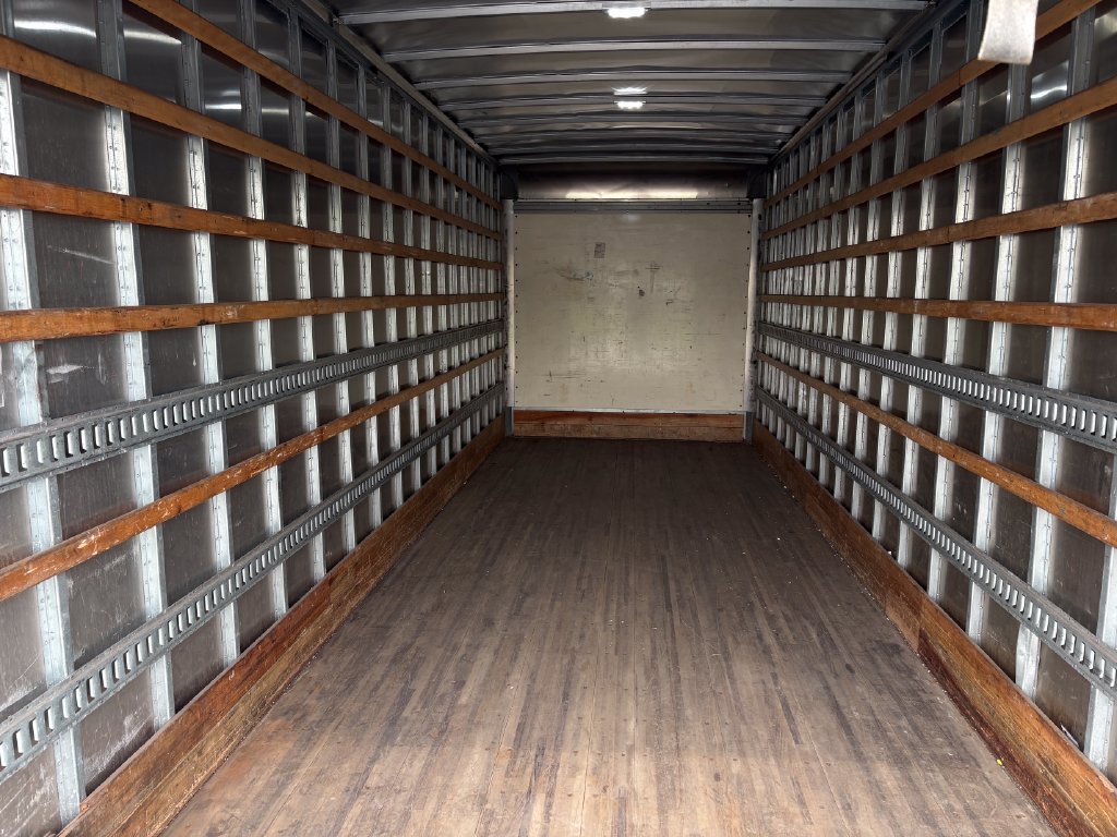 Used 2022 White International MV607 image 12