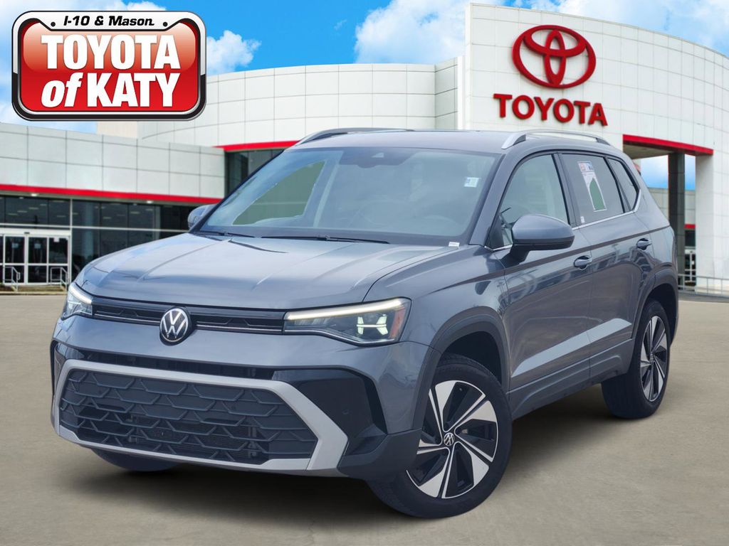 Platinum Gray Metallic 2025 Volkswagen Taos SE 4Motion SUV / Crossover All-Wheel Drive 8-Speed Automatic