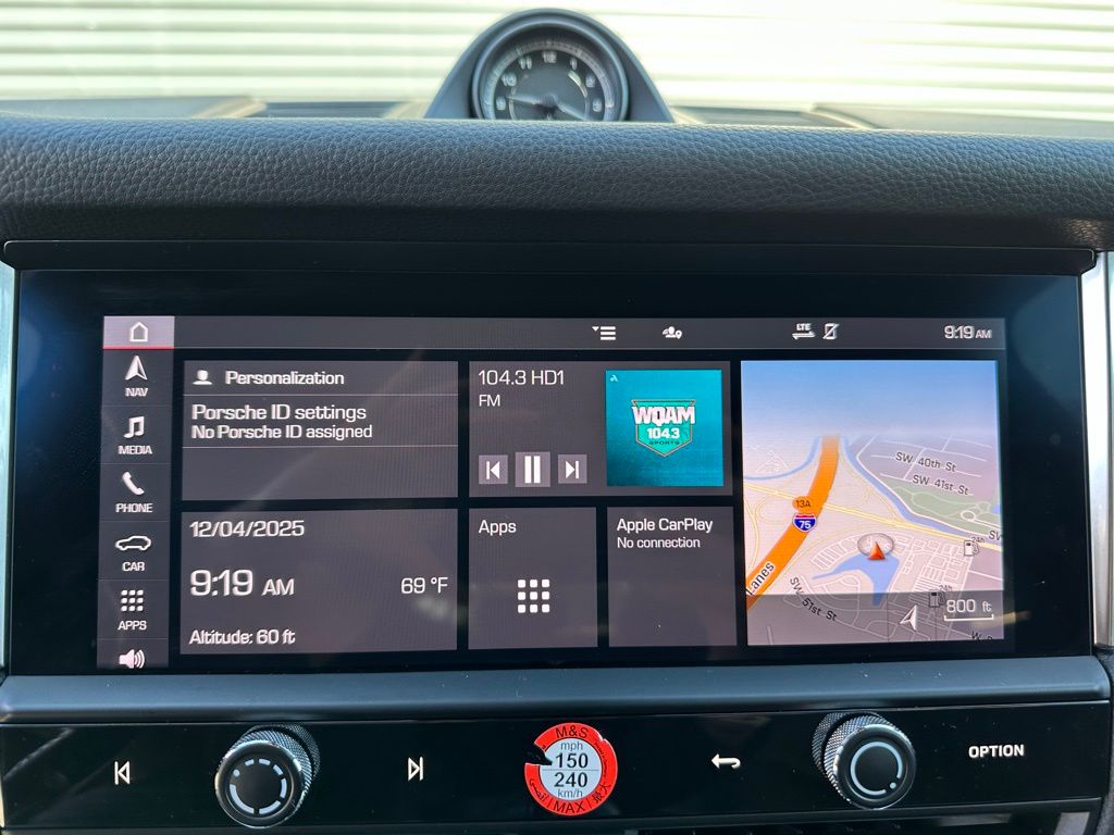 Thumbnail: 2023 Porsche Macan - 27