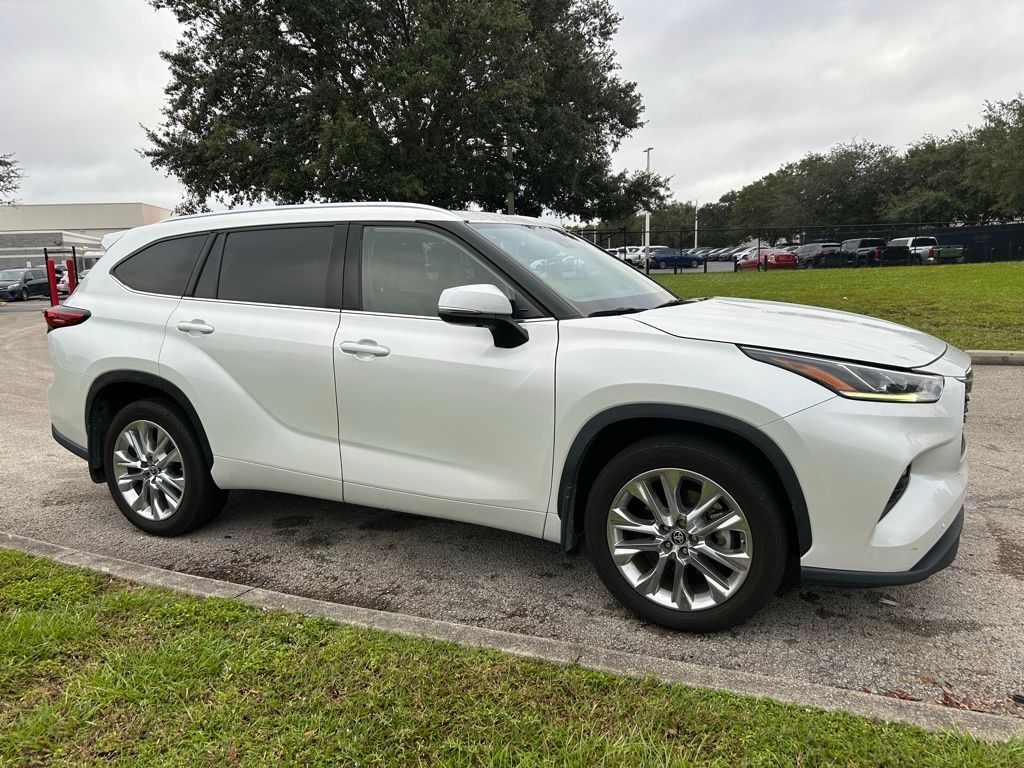 Thumbnail: 2023 Toyota Highlander - 7