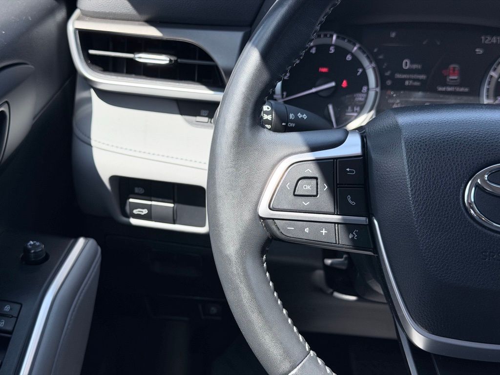 2022 Toyota Highlander XLE - Photo 8