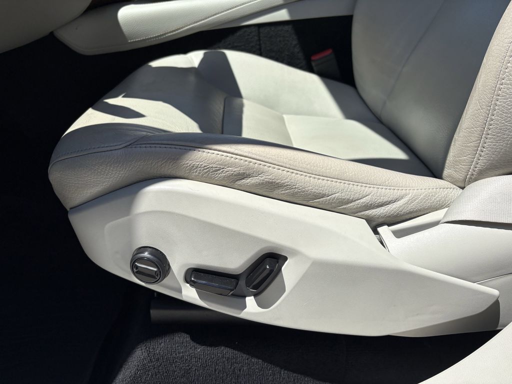 Used 2022 Denim Blue Metallic Volvo T6 Momentum image 13