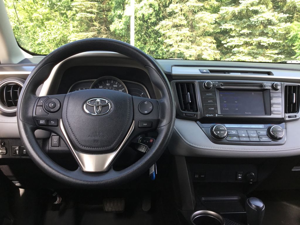 Thumbnail: 2015 Toyota RAV4 - 12