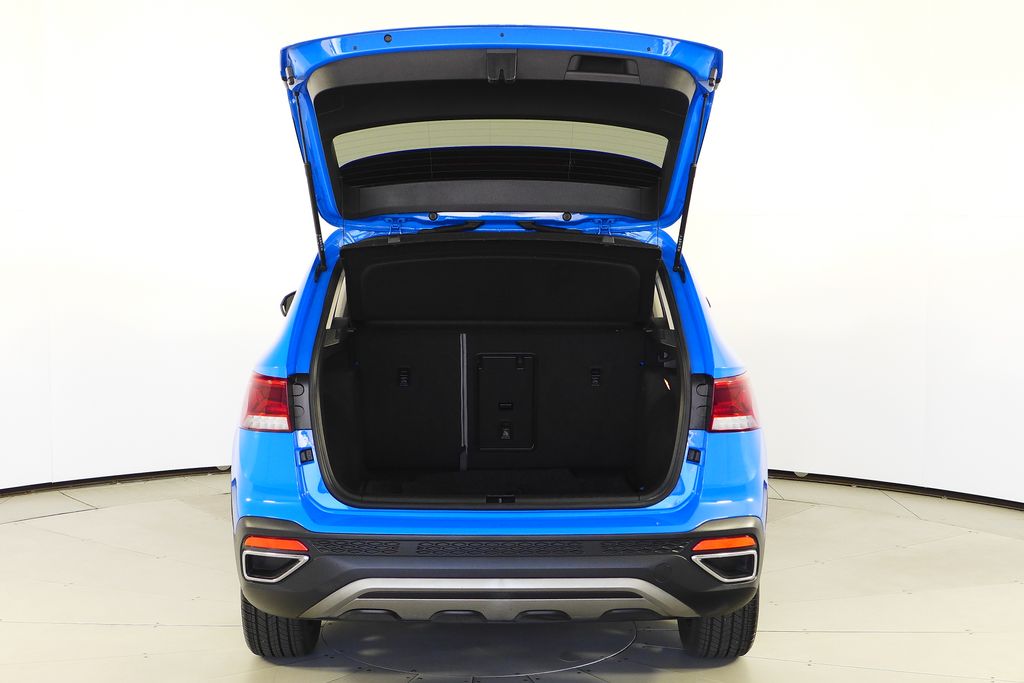 Thumbnail: 2022 Volkswagen Taos - 10