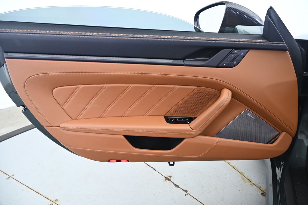 Thumbnail: 2025 Porsche 911 - 25