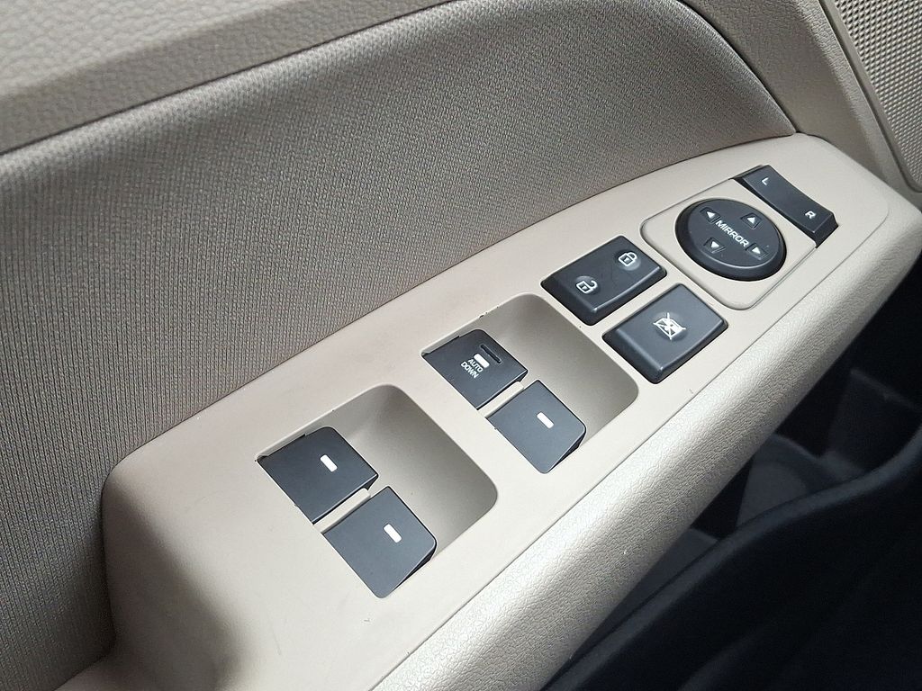 Thumbnail: 2020 Hyundai Elantra - 26