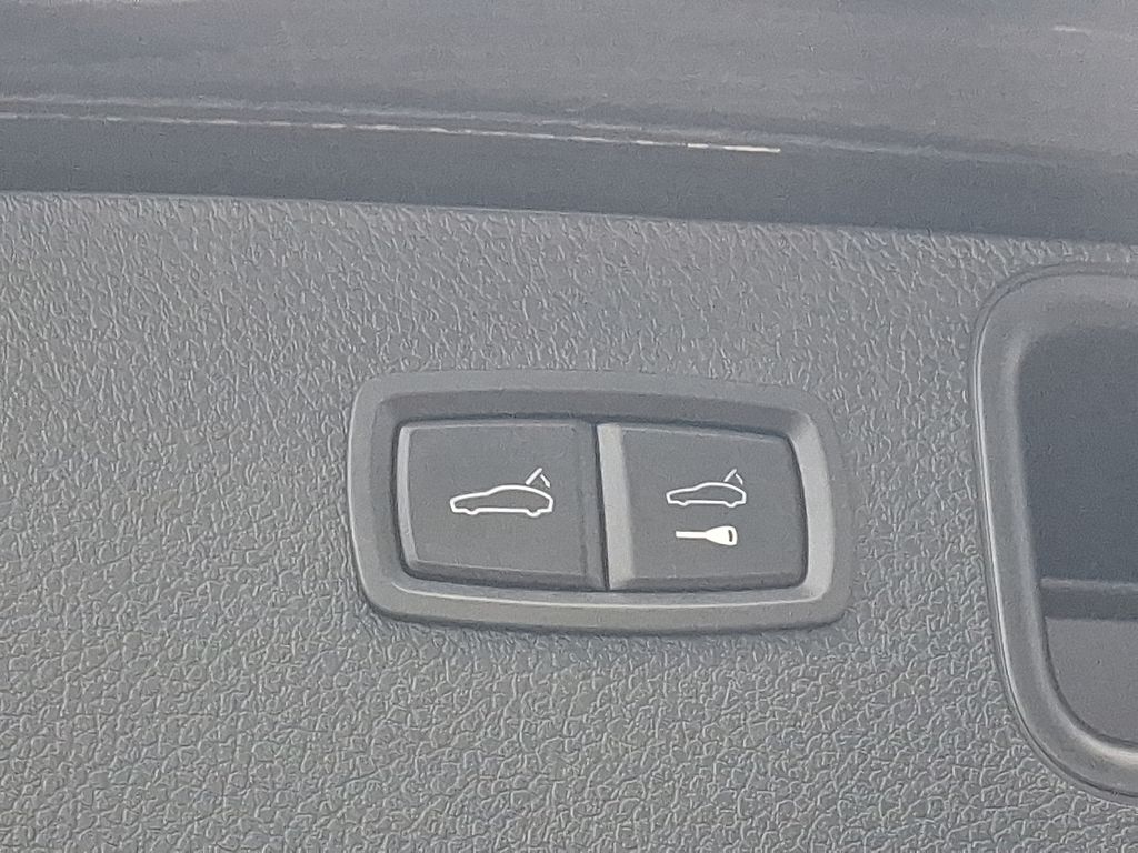 Thumbnail: 2022 Porsche Macan - 30