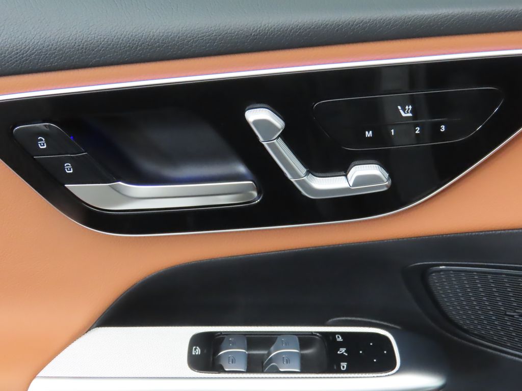2025 Mercedes-Benz GLC 300 24
