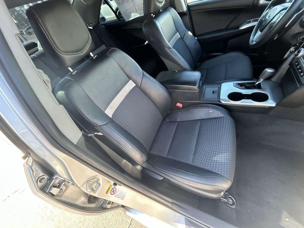 Thumbnail: 2013 Toyota Camry - 23