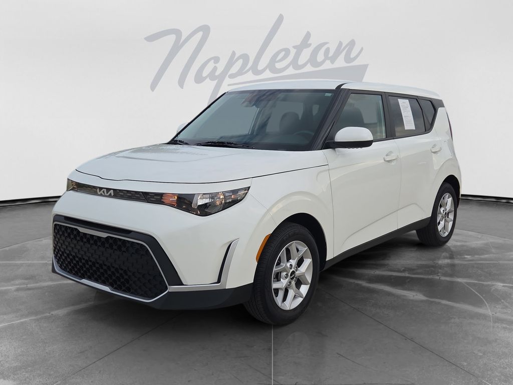 White 2025 Kia Soul SUV / Crossover Front-Wheel Drive Continuously Variable Transmission