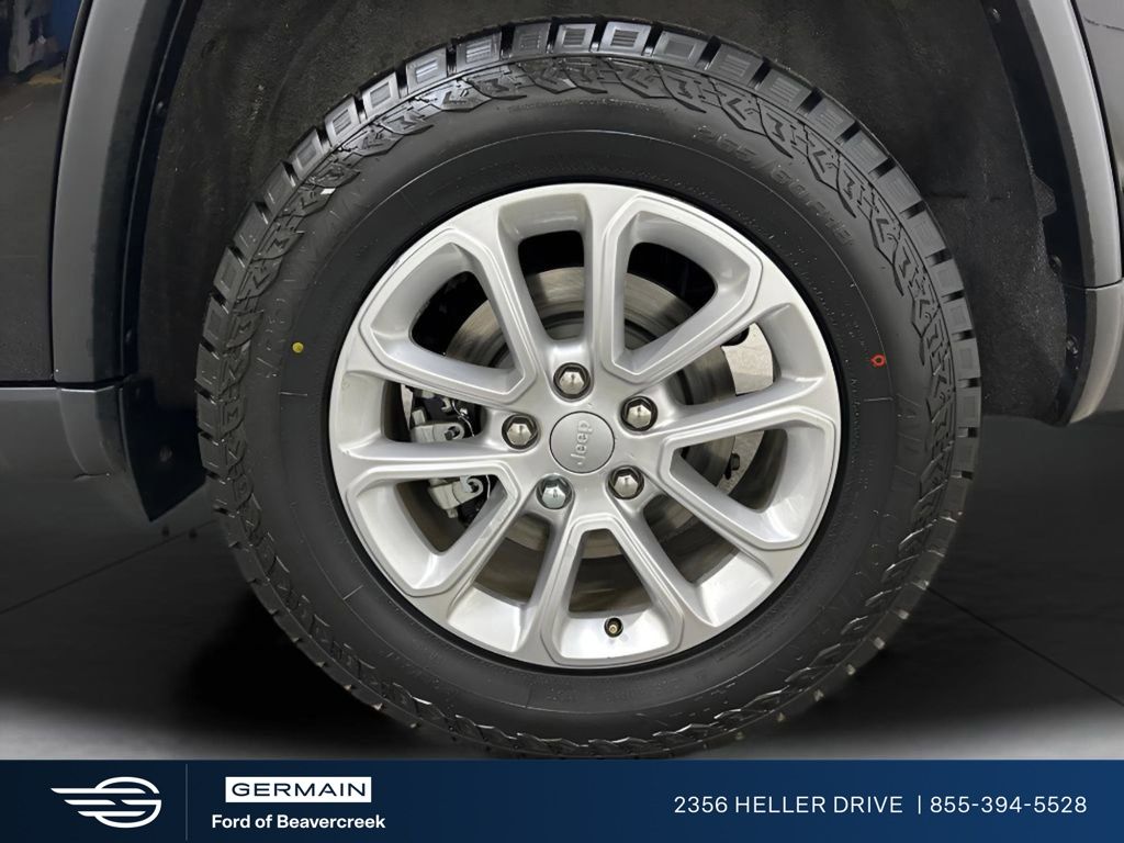 Used 2022 Black Jeep Laredo X image 23
