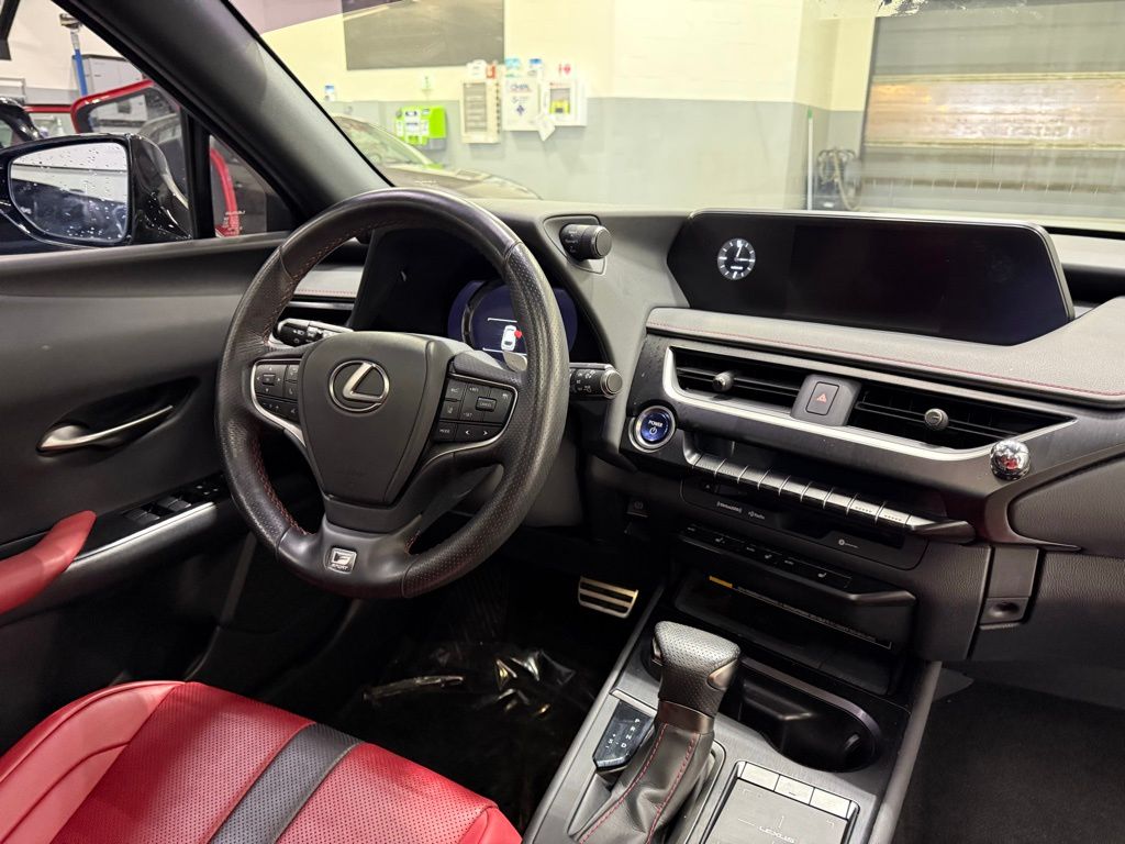 2021 Lexus UX 250h 32