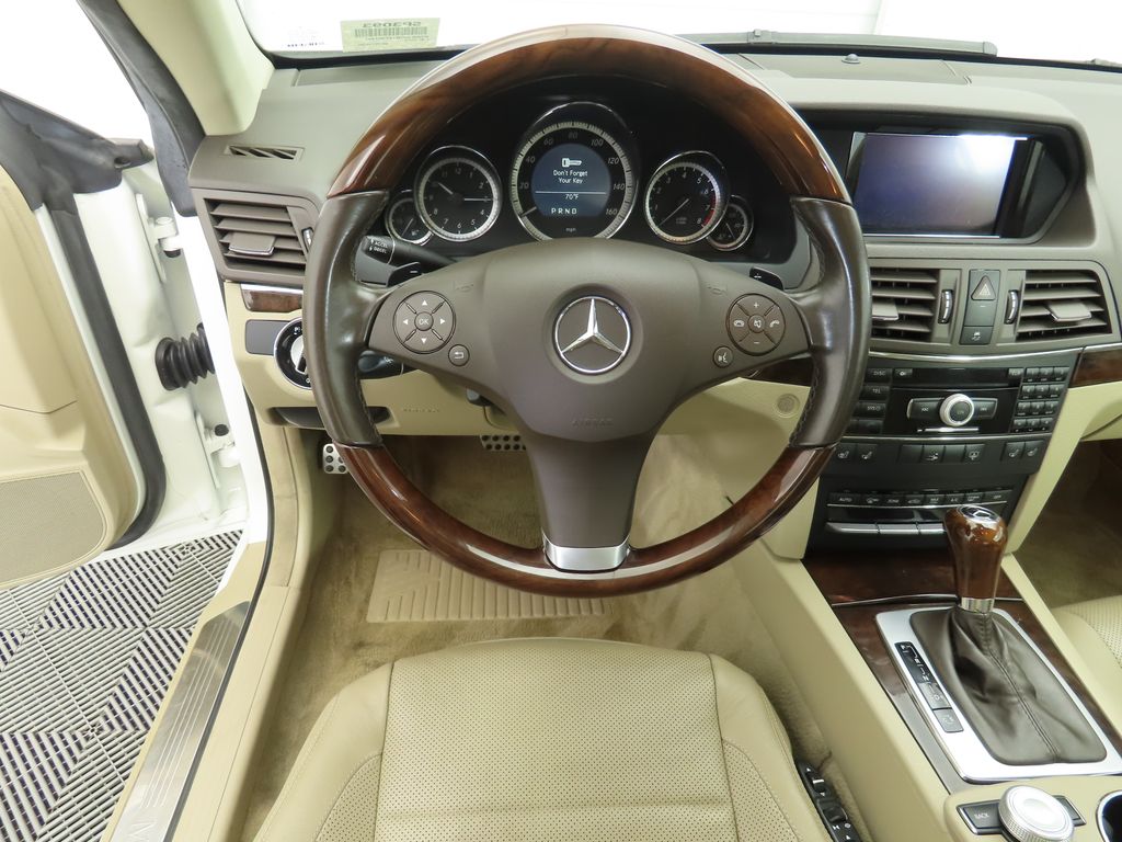 Thumbnail: 2010 Mercedes-Benz E-Class - 10