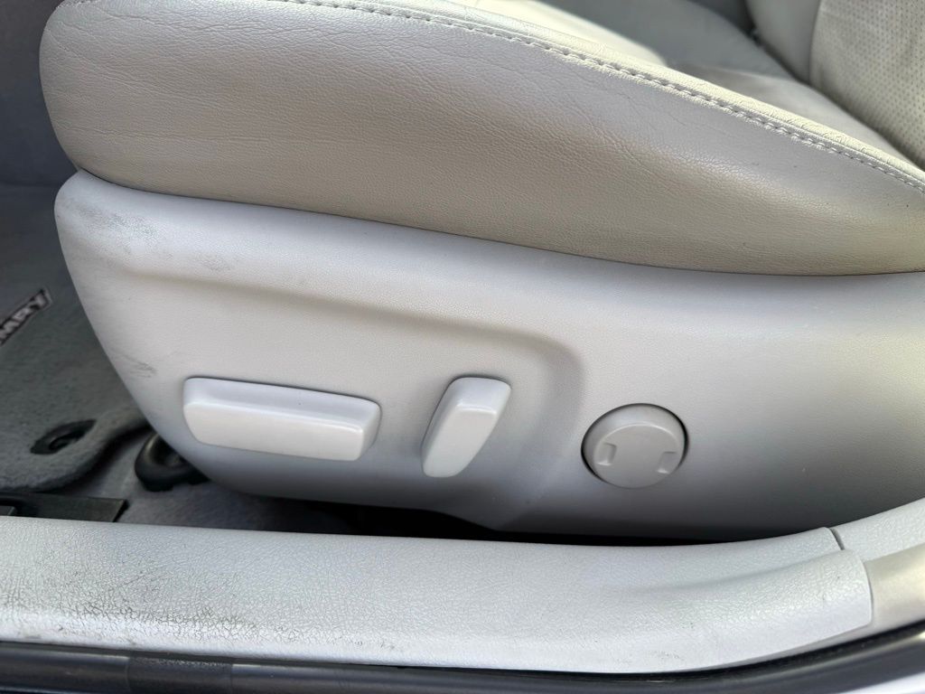 Thumbnail: 2012 Toyota Camry - 15