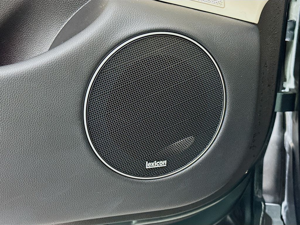 Thumbnail: 2022 Genesis GV70 - 19