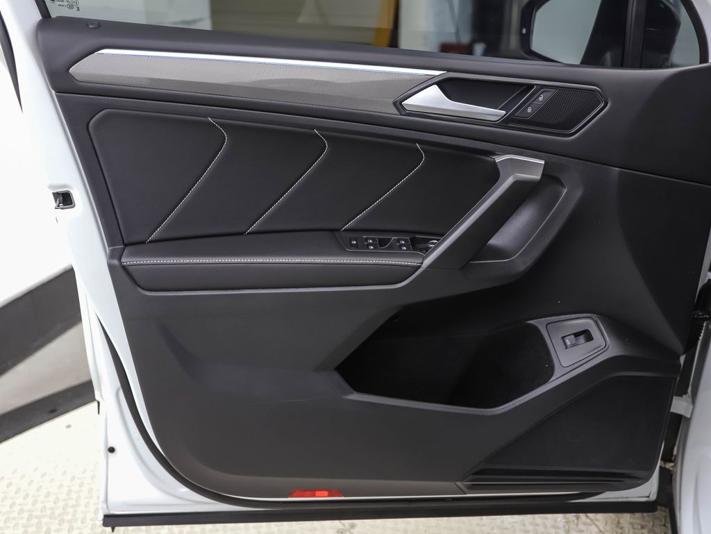 Thumbnail: 2024 Volkswagen Tiguan - 9