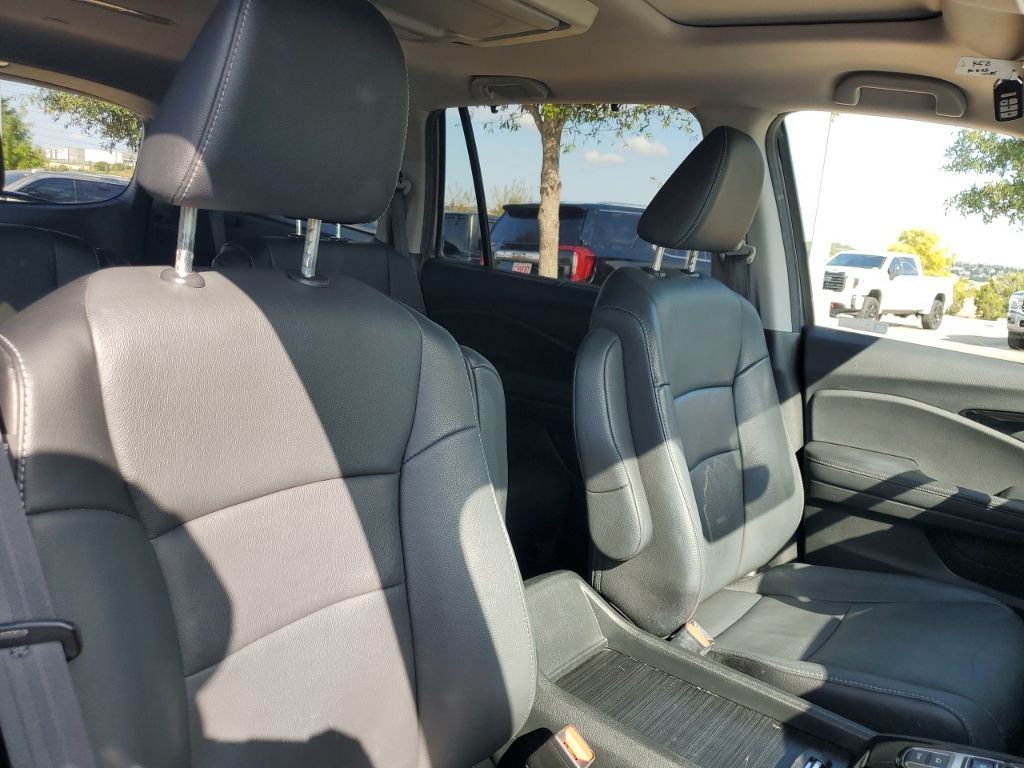 Used Car 2022 Honda Pilot  Touring For Sale Under $35,000 In Austin, Texas