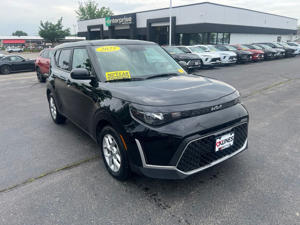 Black 2025 Kia Soul LX FWD SUV / Crossover Front-Wheel Drive Continuously Variable Transmission