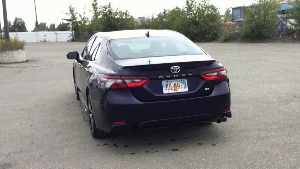 2022 Toyota Camry SE - Photo 7